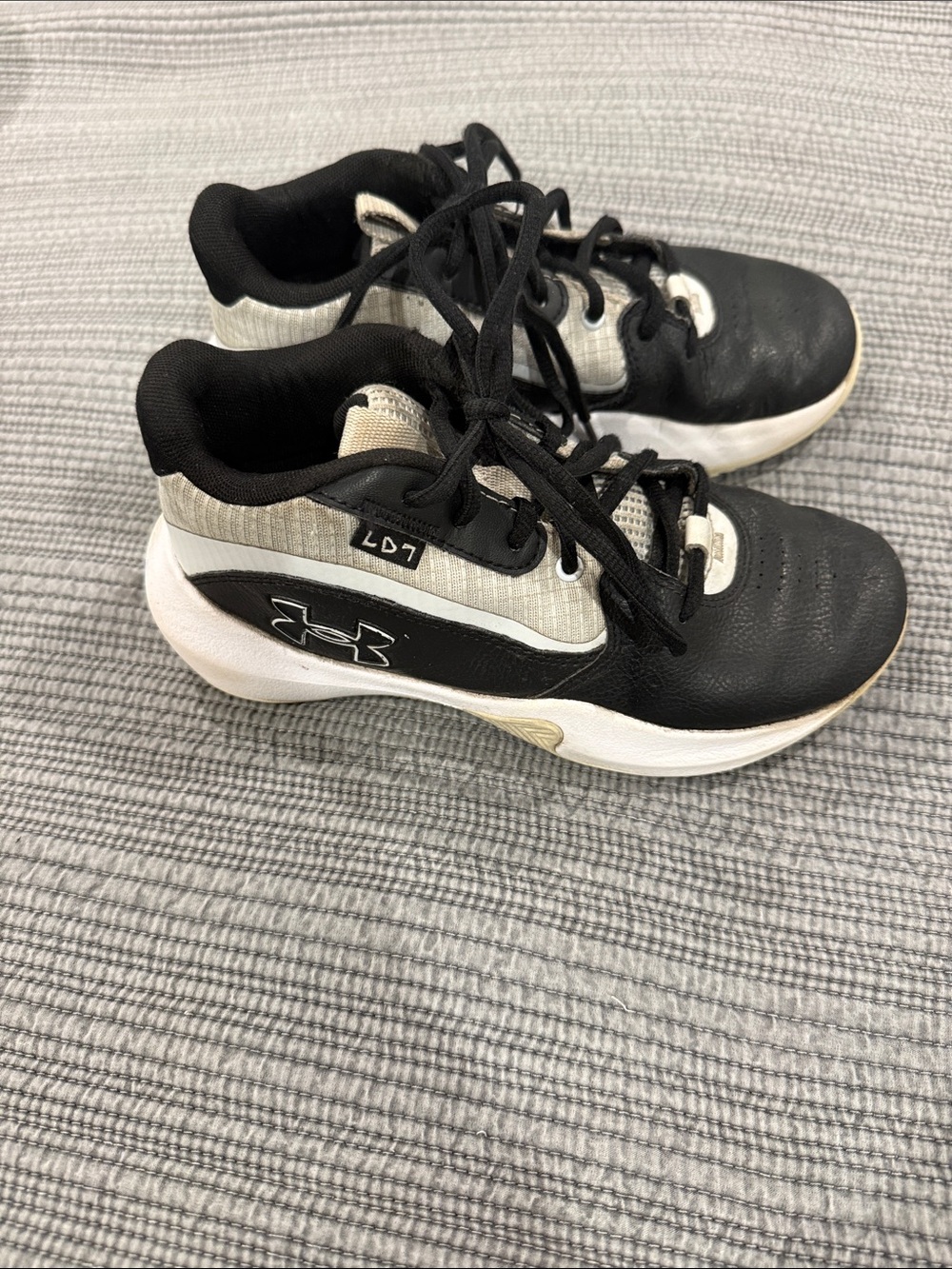 Under Armour Black and White Low-Top Trainers - Picture 1 of 1